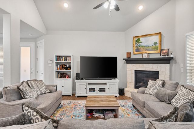 1519 Birds Fort Trail, Arlington, TX 76005