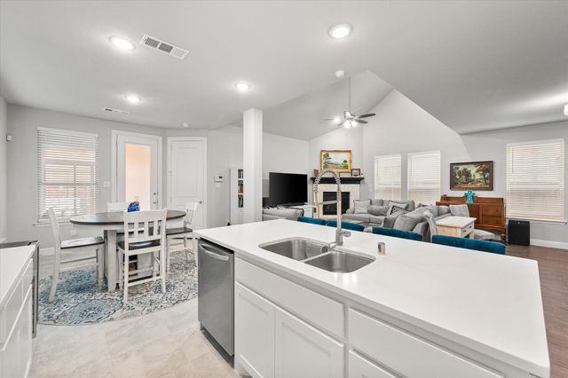 1519 Birds Fort Trail, Arlington, TX 76005