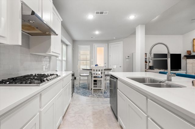 1519 Birds Fort Trail, Arlington, TX 76005