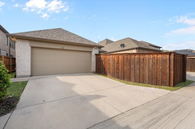 1519 Birds Fort Trail, Arlington, TX 76005