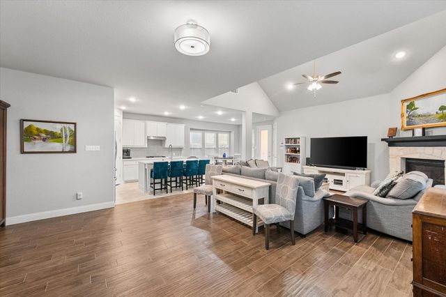 1519 Birds Fort Trail, Arlington, TX 76005