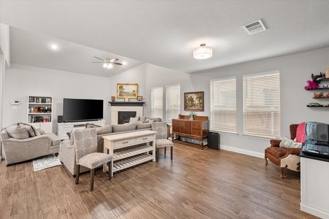 1519 Birds Fort Trail, Arlington, TX 76005