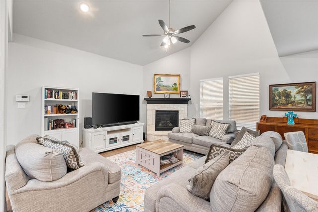 1519 Birds Fort Trail, Arlington, TX 76005