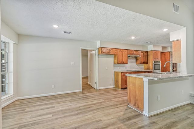 502 Misty Lane, Friendswood, TX 77546