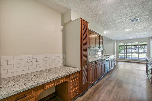 502 Misty Lane, Friendswood, TX 77546