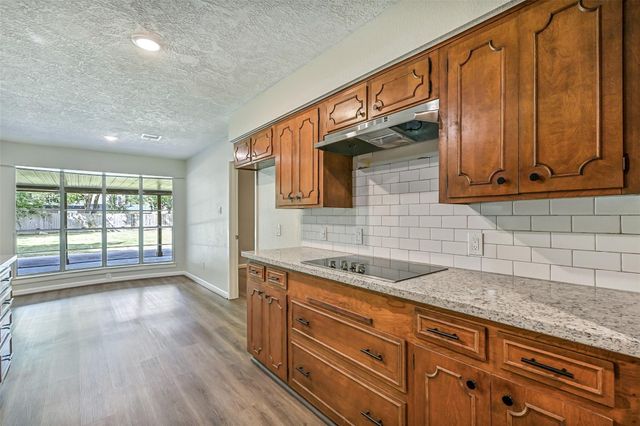 502 Misty Lane, Friendswood, TX 77546