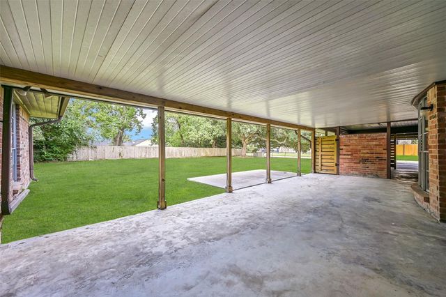 502 Misty Lane, Friendswood, TX 77546