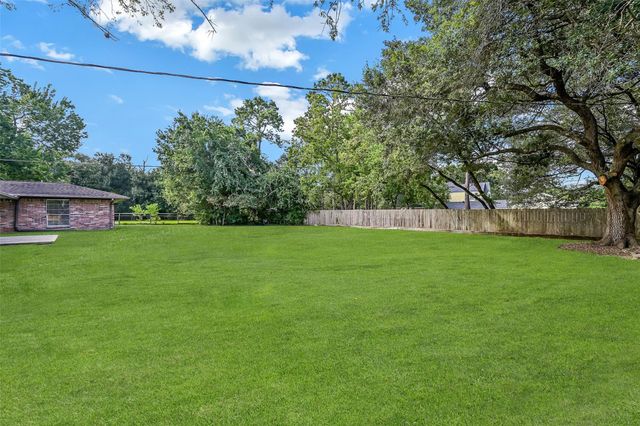 502 Misty Lane, Friendswood, TX 77546