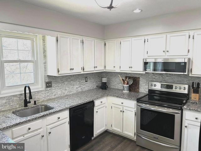 213 CHARLESTON CT, La Plata, MD 20646