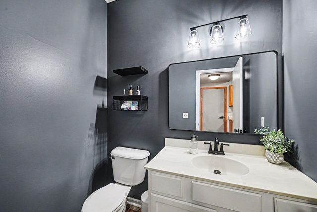 1106 Crystal Place W, Chaska, MN 55318