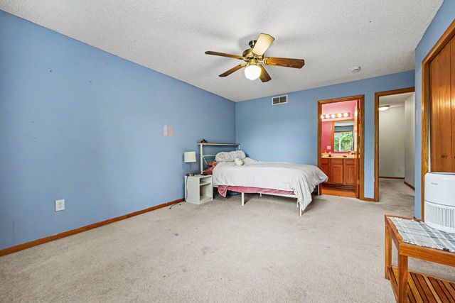 1106 Crystal Place W, Chaska, MN 55318
