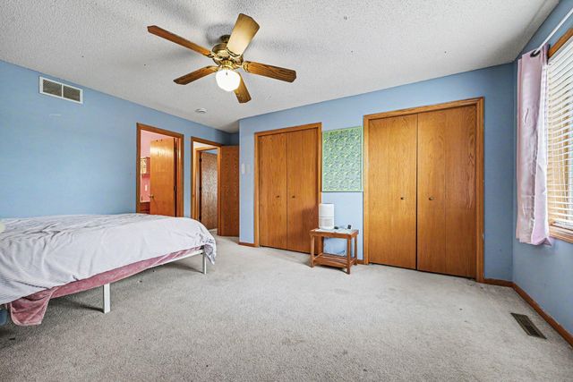 1106 Crystal Place W, Chaska, MN 55318