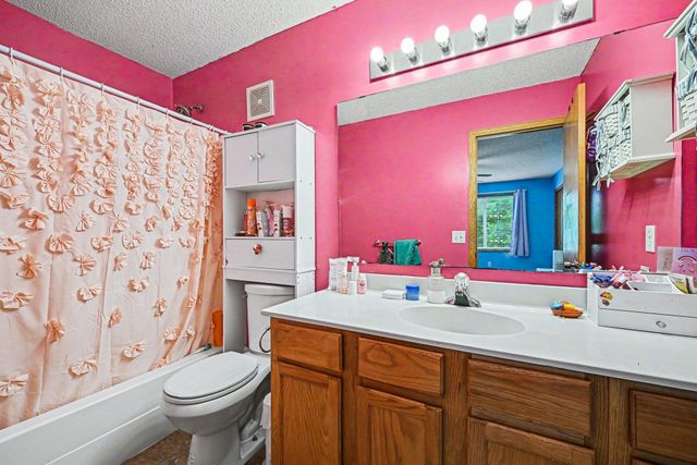 1106 Crystal Place W, Chaska, MN 55318