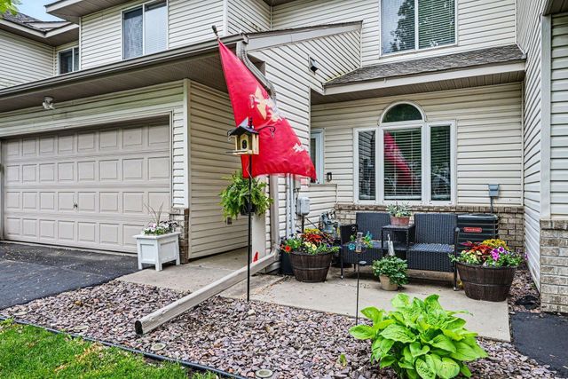 1106 Crystal Place W, Chaska, MN 55318