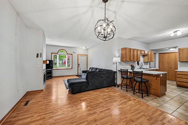 1106 Crystal Place W, Chaska, MN 55318