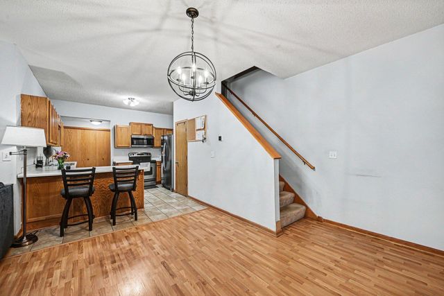 1106 Crystal Place W, Chaska, MN 55318
