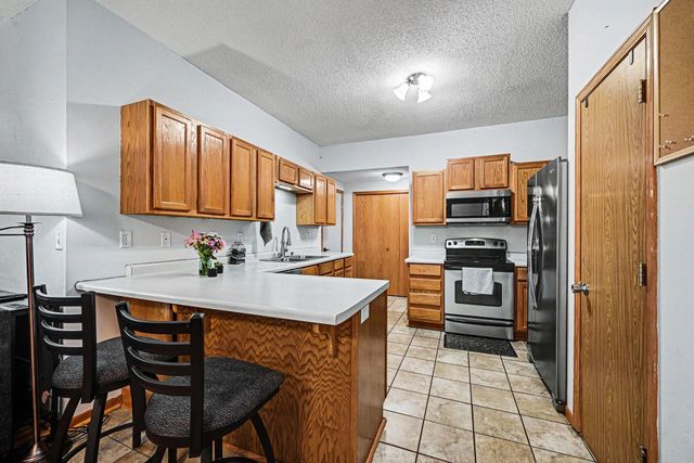 1106 Crystal Place W, Chaska, MN 55318