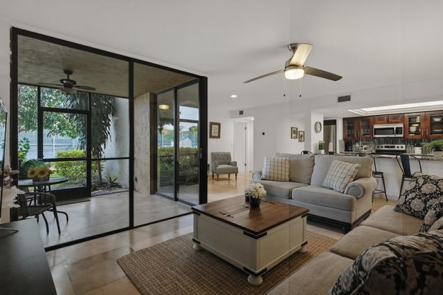 825 Egret Circle Unit 104, Delray Beach, FL 33444