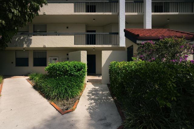 825 Egret Circle Unit 104, Delray Beach, FL 33444