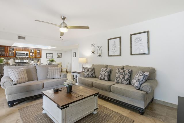 825 Egret Circle Unit 104, Delray Beach, FL 33444