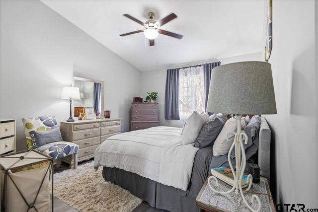 289 Acapulco Rd, Jefferson, TX 75657