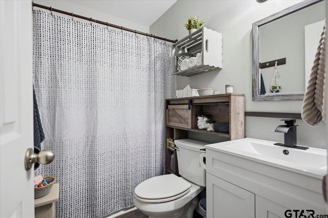 289 Acapulco Rd, Jefferson, TX 75657