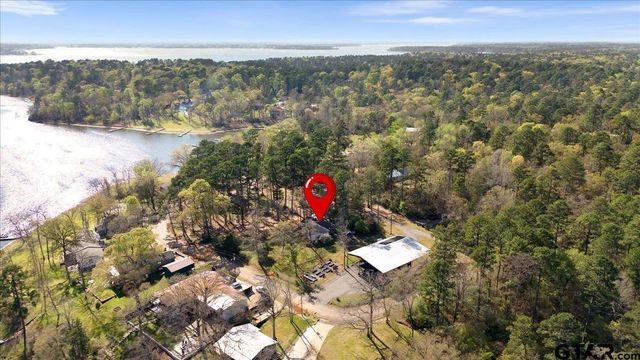 289 Acapulco Rd, Jefferson, TX 75657