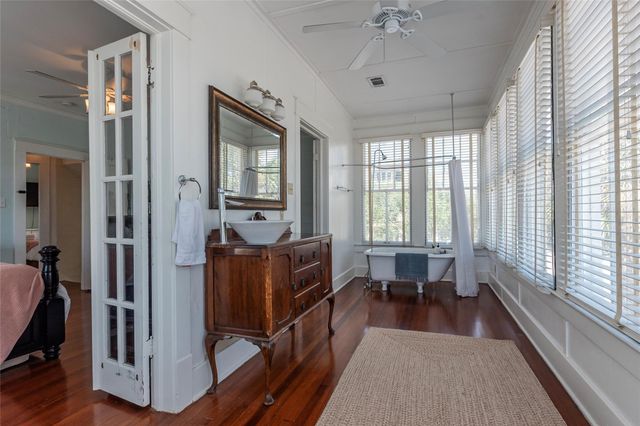 801 13th Street, Galveston, TX 77550