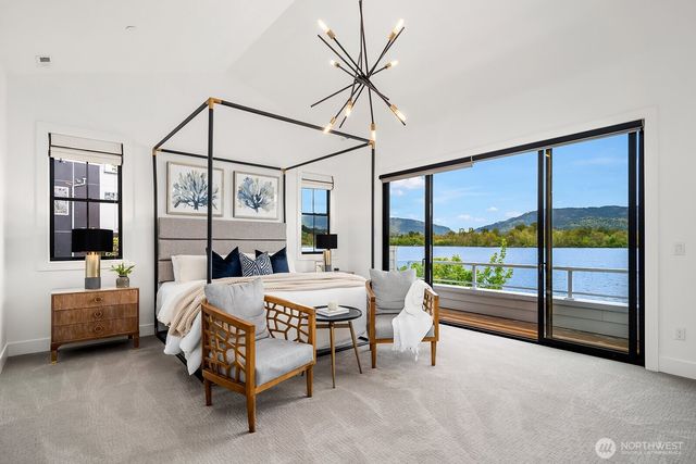 4233 E Lake Sammamish Shore Lane SE, Sammamish, WA 98075