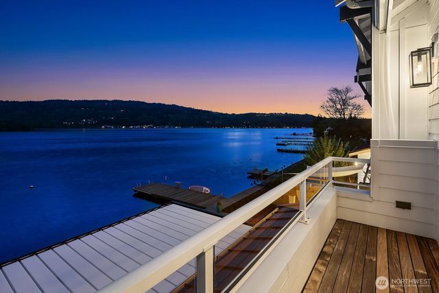 4233 E Lake Sammamish Shore Lane SE, Sammamish, WA 98075