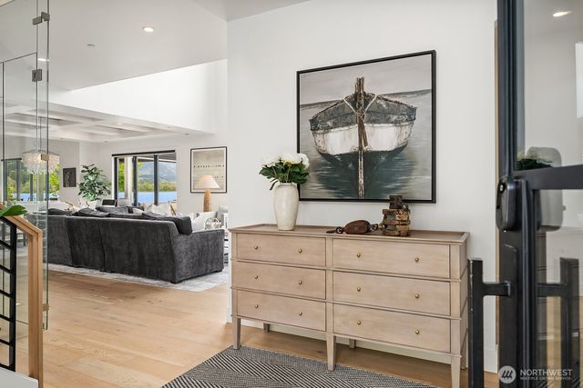 4233 E Lake Sammamish Shore Lane SE, Sammamish, WA 98075