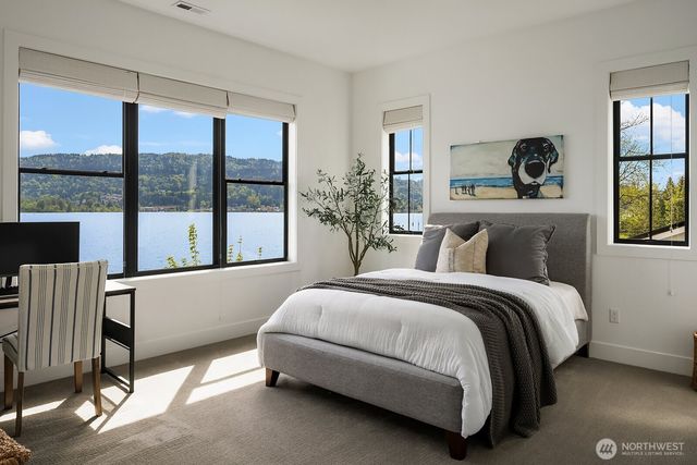 4233 E Lake Sammamish Shore Lane SE, Sammamish, WA 98075