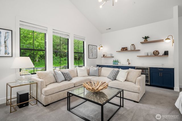 4233 E Lake Sammamish Shore Lane SE, Sammamish, WA 98075