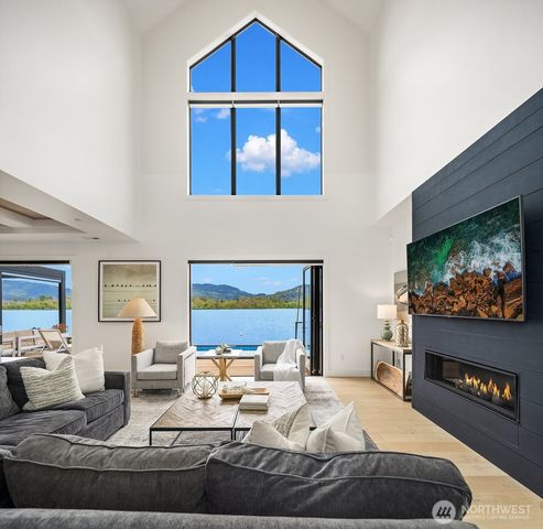 4233 E Lake Sammamish Shore Lane SE, Sammamish, WA 98075