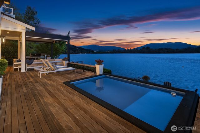 4233 E Lake Sammamish Shore Lane SE, Sammamish, WA 98075