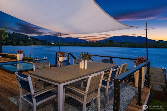 4233 E Lake Sammamish Shore Lane SE, Sammamish, WA 98075