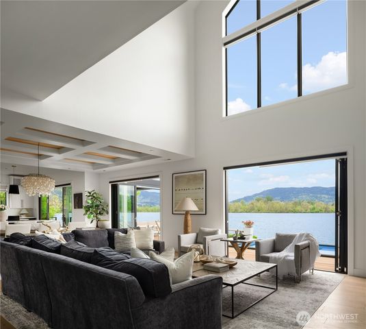 4233 E Lake Sammamish Shore Lane SE, Sammamish, WA 98075