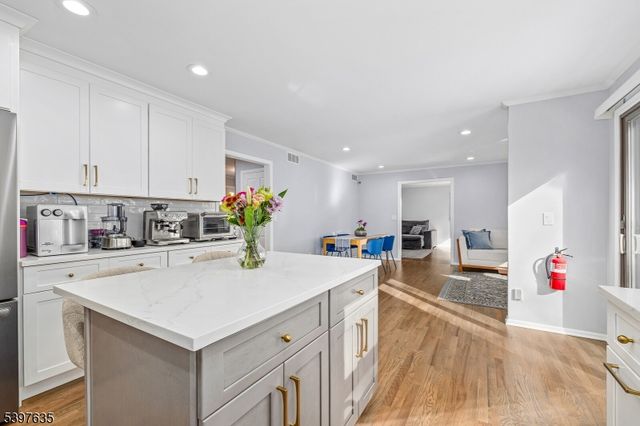 22 Stockade Rd, Warren Twp., NJ 07059