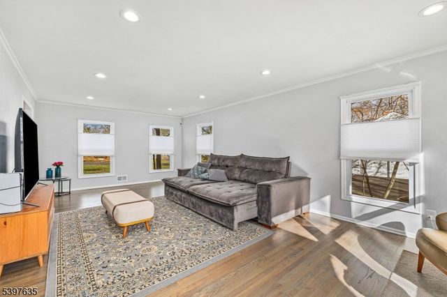 22 Stockade Rd, Warren Twp., NJ 07059