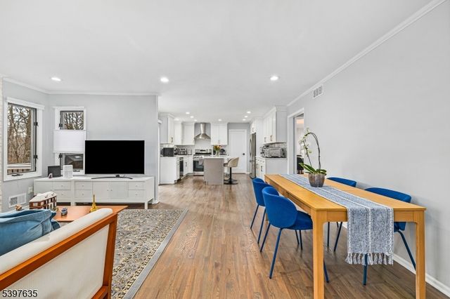 22 Stockade Rd, Warren Twp., NJ 07059