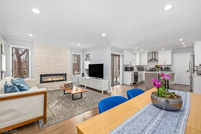 22 Stockade Rd, Warren Twp., NJ 07059