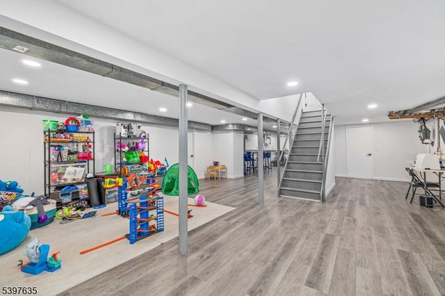 22 Stockade Rd, Warren Twp., NJ 07059