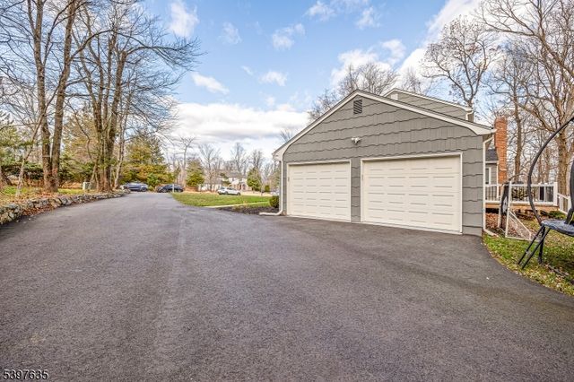 22 Stockade Rd, Warren Twp., NJ 07059