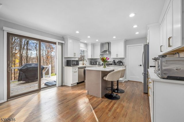 22 Stockade Rd, Warren Twp., NJ 07059