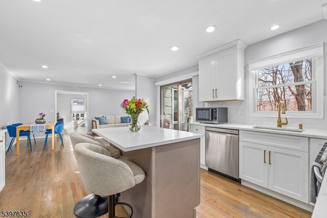 22 Stockade Rd, Warren Twp., NJ 07059