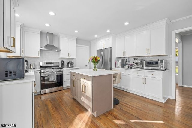 22 Stockade Rd, Warren Twp., NJ 07059