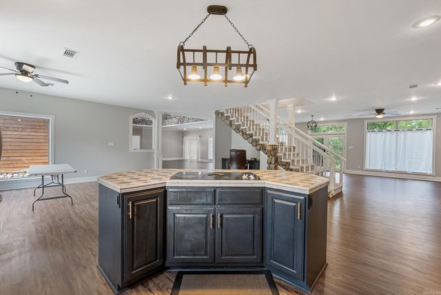 100 Plantation Ln, Batesville, AR 72501