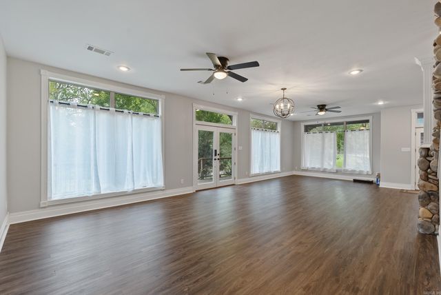 100 Plantation Ln, Batesville, AR 72501