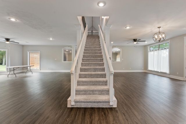 100 Plantation Ln, Batesville, AR 72501