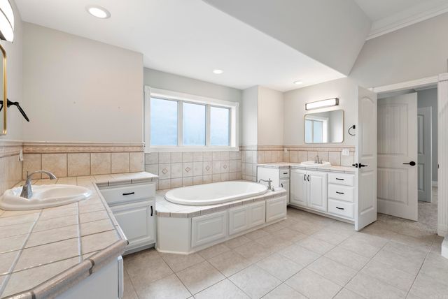 100 Plantation Ln, Batesville, AR 72501